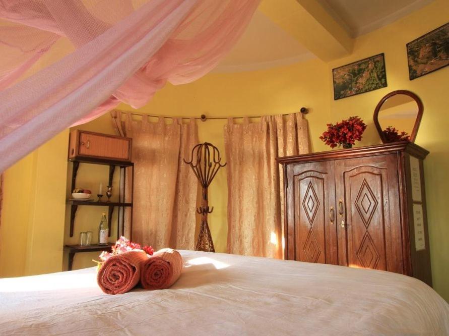 Castle Hotel Pokhara Extérieur photo
