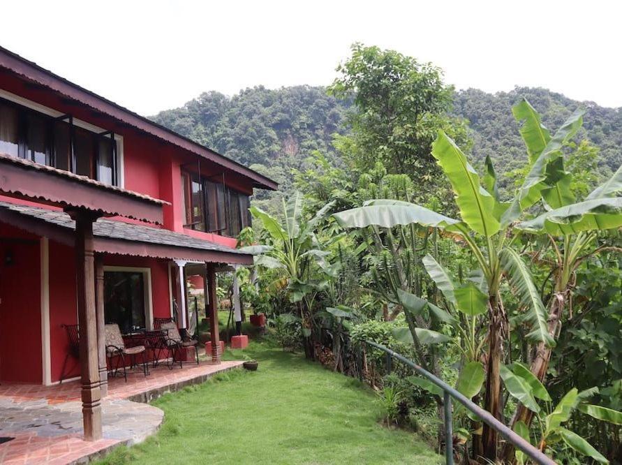 Castle Hotel Pokhara Extérieur photo