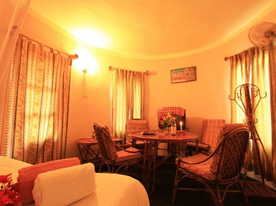 Castle Hotel Pokhara Extérieur photo